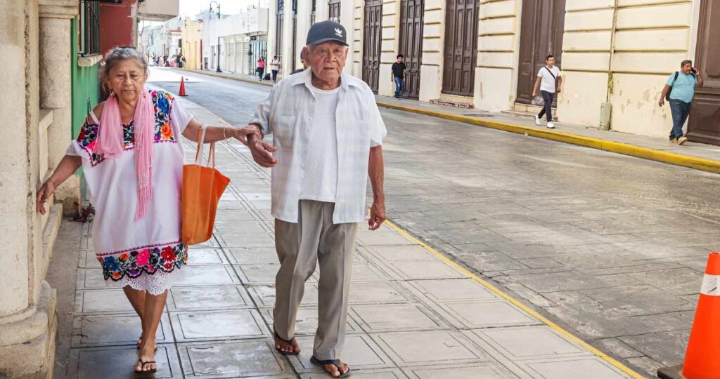Programa Nacional de Apoyo y Cuidados para Adultos Mayores en México